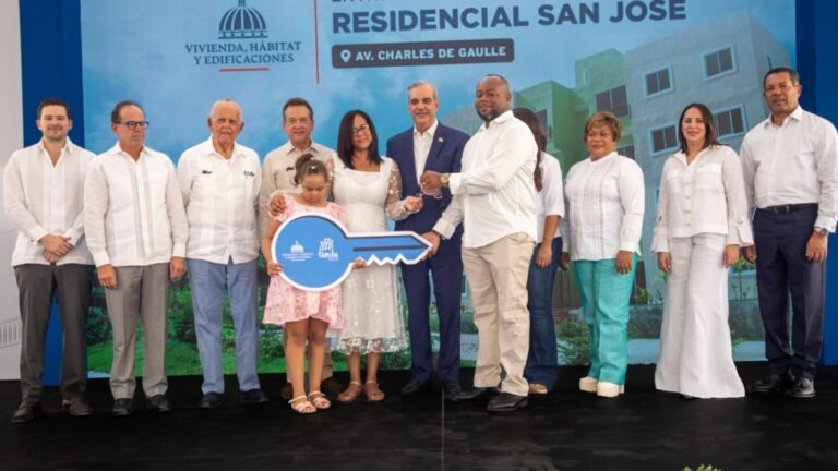Abinader encabeza entrega de 700 apartamentos en SDN con financiamiento estatal de RD$1,600 millones
