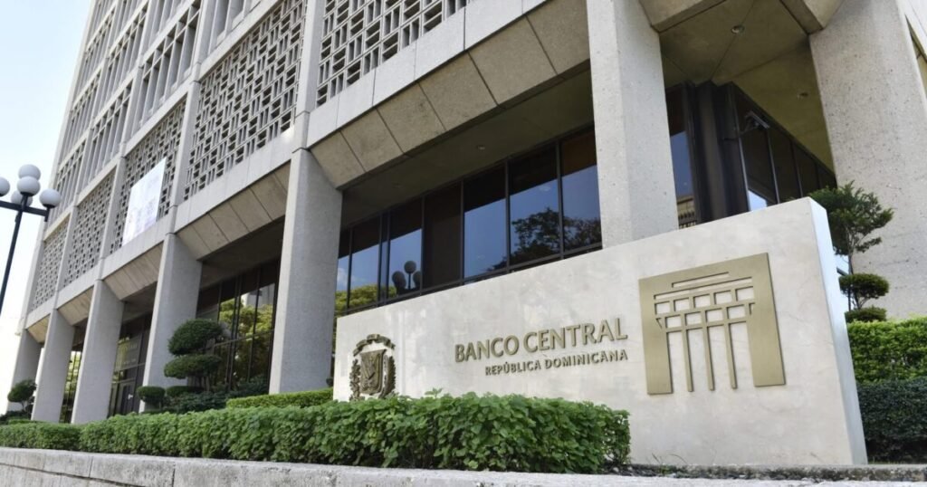 Las remesas llegan a US$5,170.1 millones y el peso del flujo sigue recayendo en la diáspora y el entorno externo