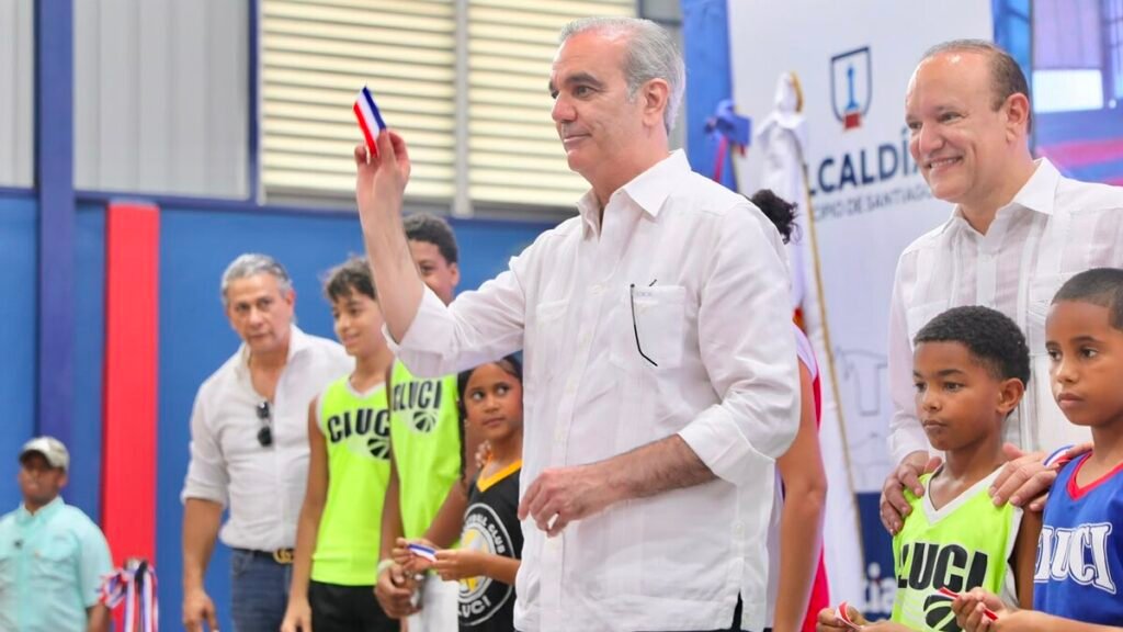 Abinader dispone evaluar becas desde quinto de bachillerato para evitar retrasos al pasar a la universidad