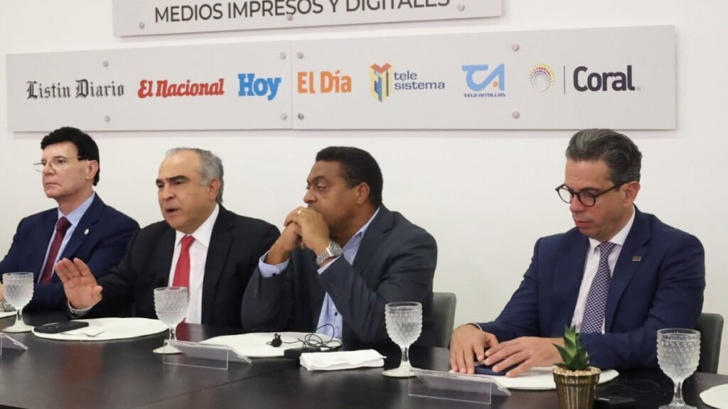 Empresarios reclaman eliminar trabas y reactivar el crecimiento ante señales de menor dinamismo