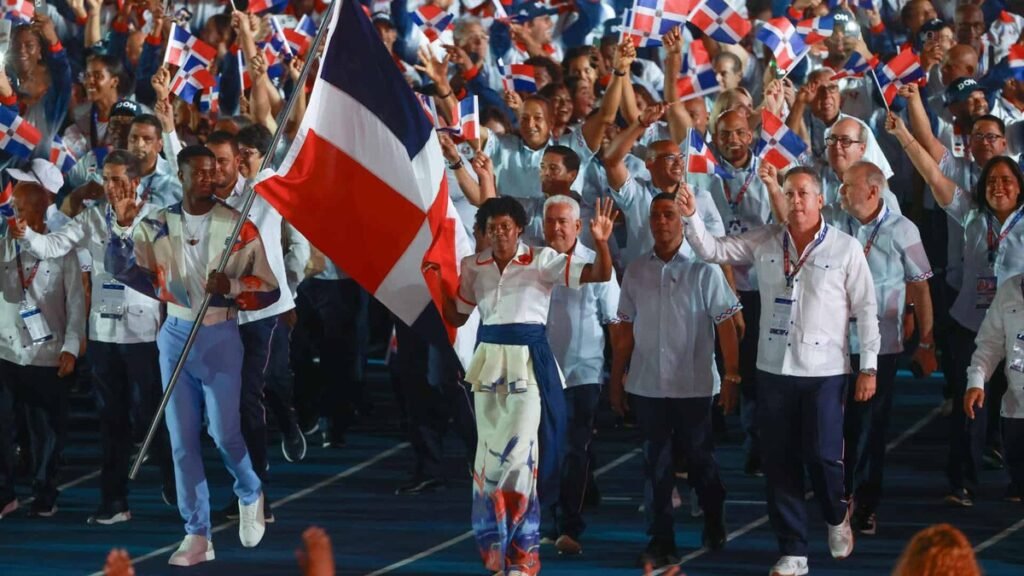 Abinader presencia desfile de una delegación récord en Santo Domingo 2026 bajo presión por convertir la celebración en resultados