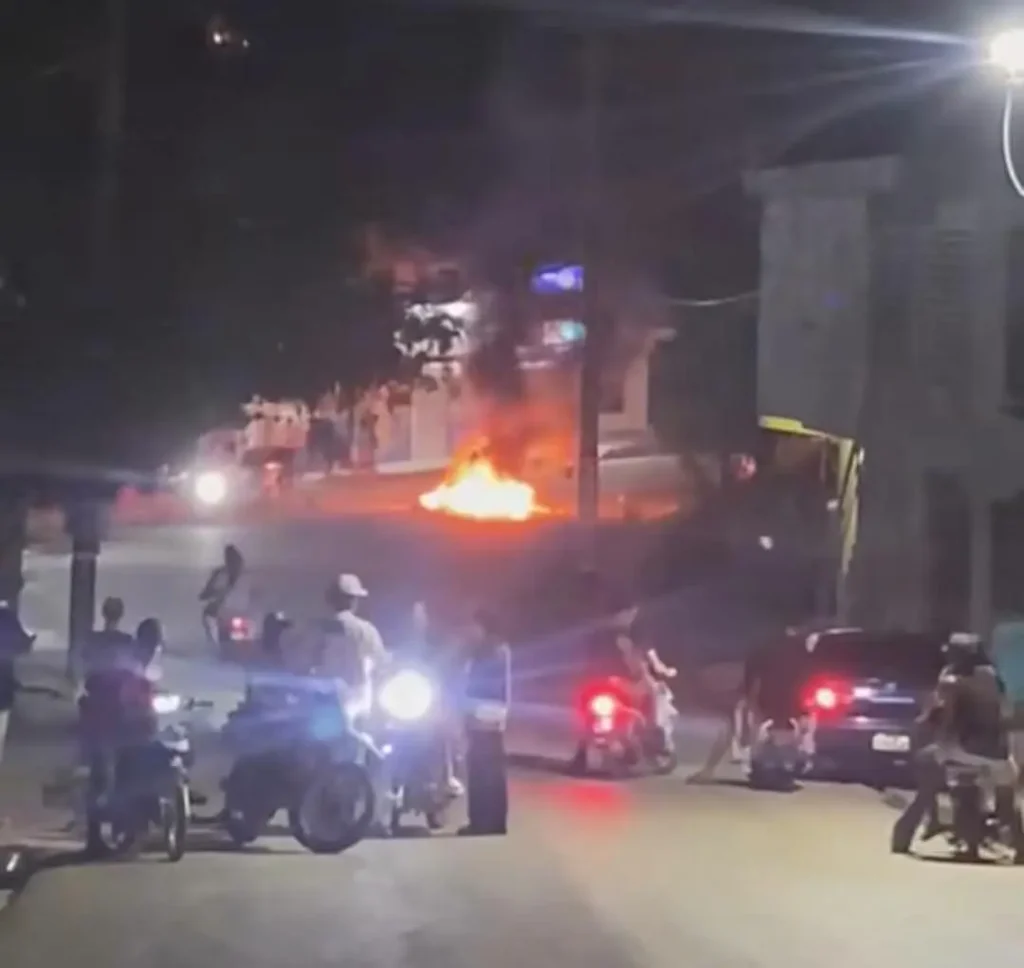 Protestas y tensión en El Seibo tras la muerte de un joven en un retén policial