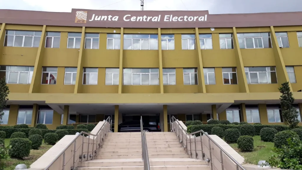 Banreservas evita el embargo a la JCE, pero la disputa con Latin Events sigue abierta