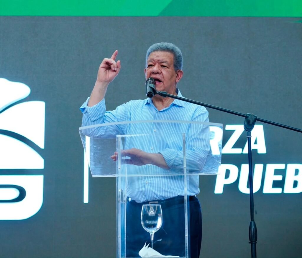 Leonel arremete contra el PRM por la tarifa eléctrica y la reforma fiscal pese a contratos de carbón y gas a US$69