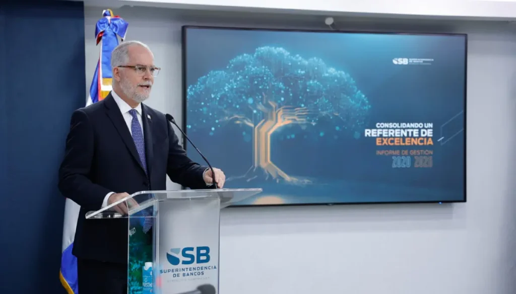 Salida de Alejandro Fernández abre otra decisión clave de Abinader en un órgano sensible del sistema financiero