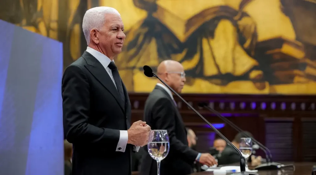 Ricardo de los Santos presenta balance legislativo con 416 aprobaciones y 58 promulgaciones