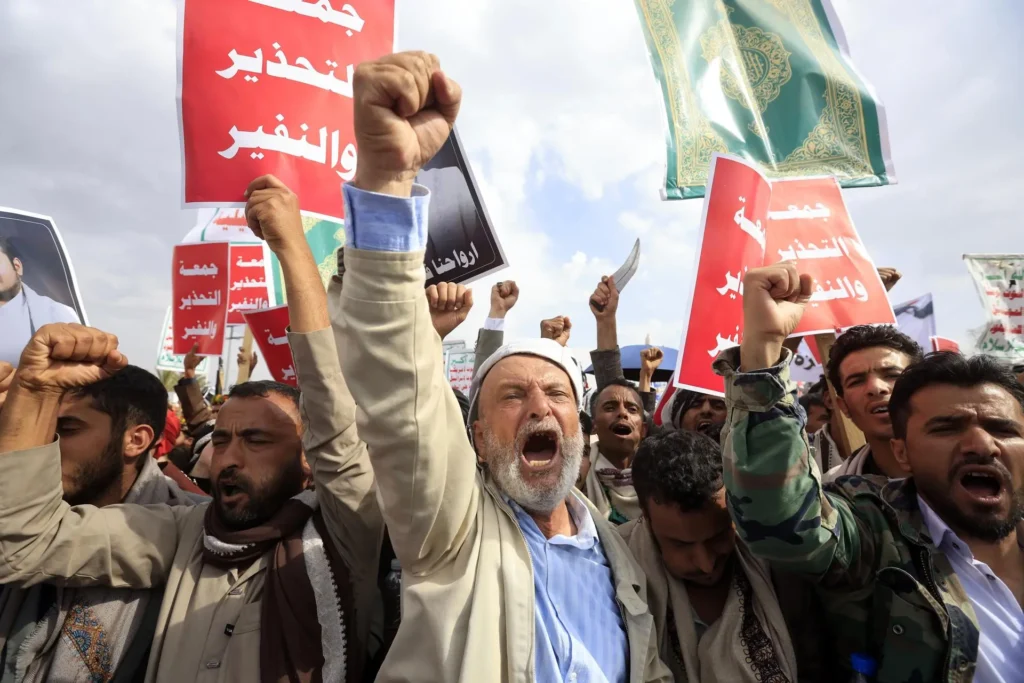 Escalada en Yemen expone otra crisis regional sin control mientras miles de hutíes desafían cualquier desescalada