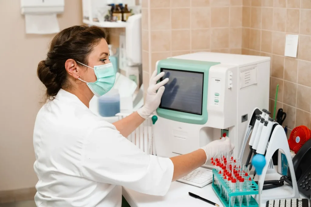 Informe de The Lancet expone brechas en atención hematológica femenina y refuerza la presión por resultados en salud