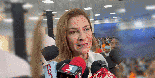 Carolina Mejía reivindica la paternidad responsable en acto de asistencia social