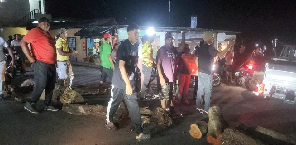 Gas lacrimógeno en Ocoa tras días sin luz: protesta vecinal expone falla sin respuesta