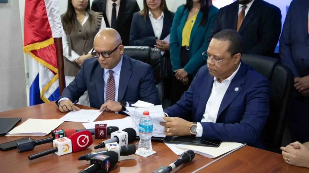Nuevas reglas de cobro exponen fallas que ya golpeaban a consumidores