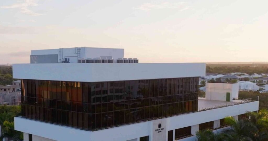Grupo Puntacana lidera entre las turísticas del ranking Mercado y reaviva la discusión sobre empleo y bienestar