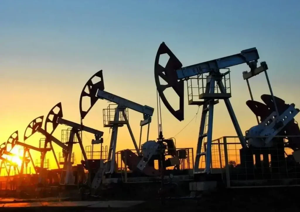 El petróleo se dispara 4,59 % por la escalada entre EE.UU. e Irán y vuelve a encender la alerta sobre el costo de la crisis