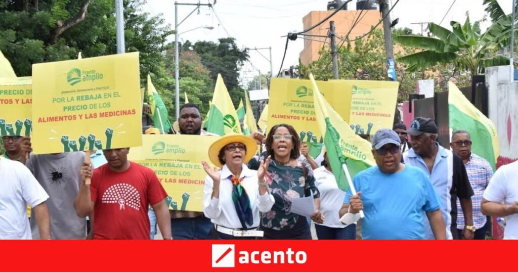 Guaricano: Frente Amplio protesta por costo de vida, servicios y denuncias de abuso policial