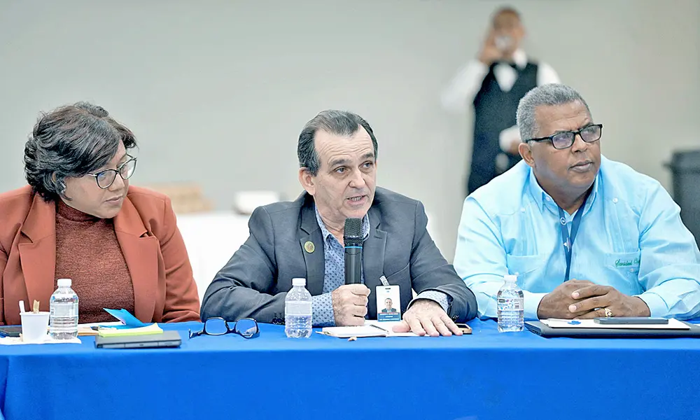 Veda de EE.UU. obliga a Agricultura a mover personal y corregir fallas en control del mango