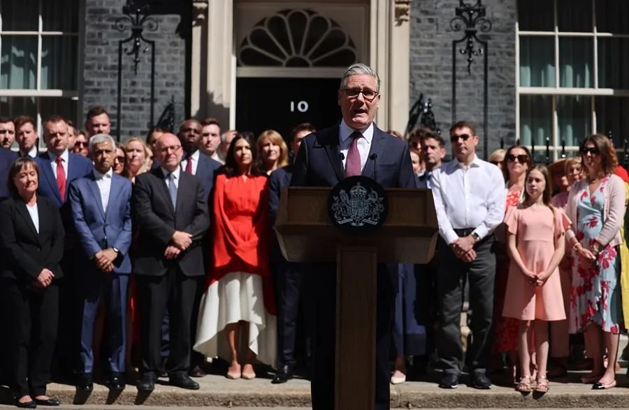 Starmer se despide de Downing Street tras perder apoyo en su grupo laborista