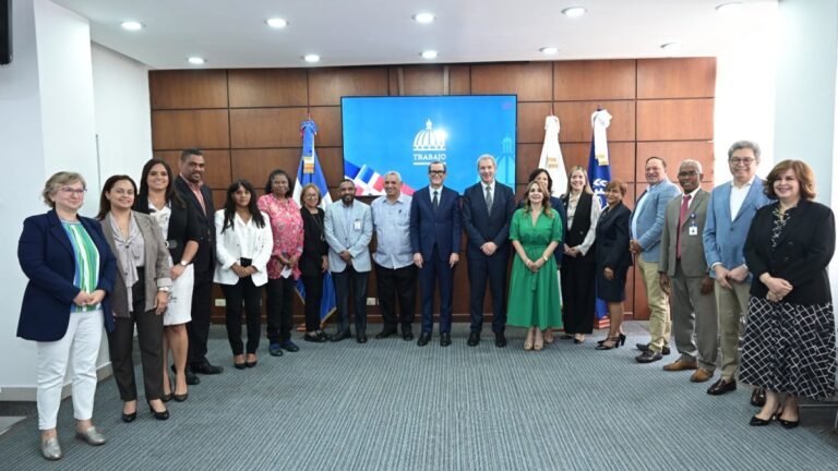 Gobierno exhibe “avances” del programa laboral 2027-2029 mientras admite que la informalidad sigue como deuda pendiente