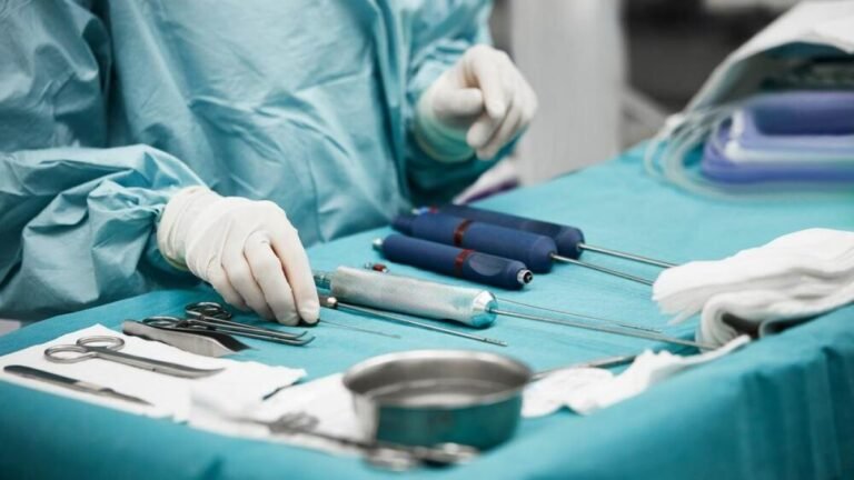 Del "barbero" a Higüey y La Vega: casos de intrusismo exponen fallas de control en salud