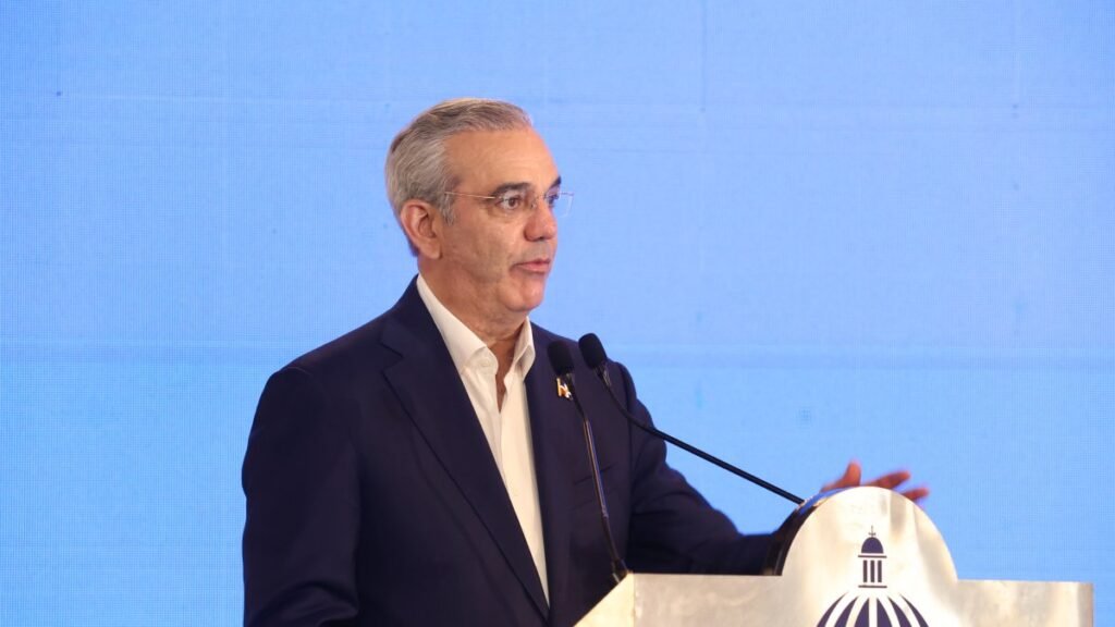 Abinader admite concentración en telecomunicaciones y abre presión sobre su gestión regulatoria