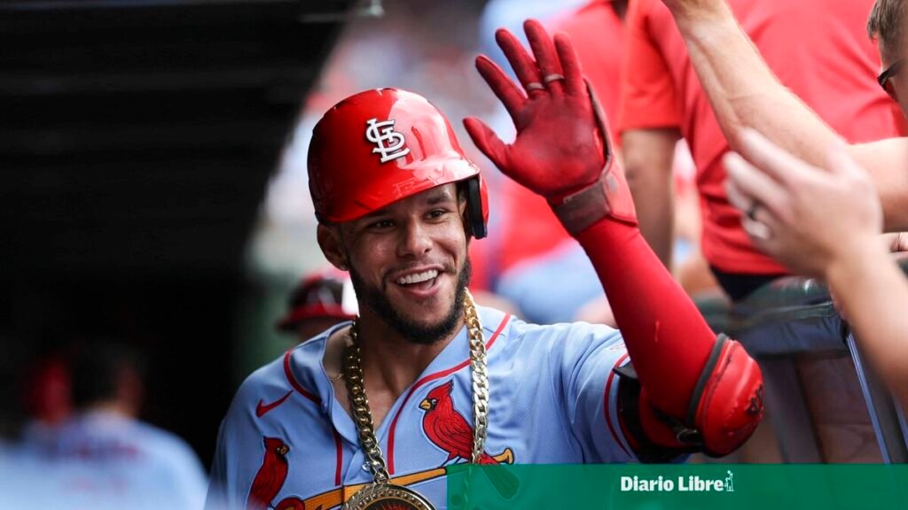 Joshua Báez irrumpe en Grandes Ligas mientras persiste el contraste entre talento dominicano y la política del espectáculo