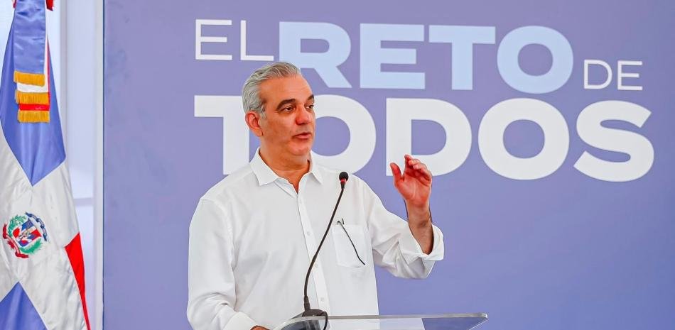 Abinader pide apoyar el regreso a clases y el Gobierno exhibe en Jimaní Viejo una obra escolar
