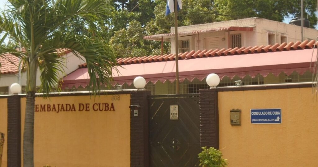 Gobierno dominicano ordena salida de nueve diplomáticos cubanos sin explicar las razones