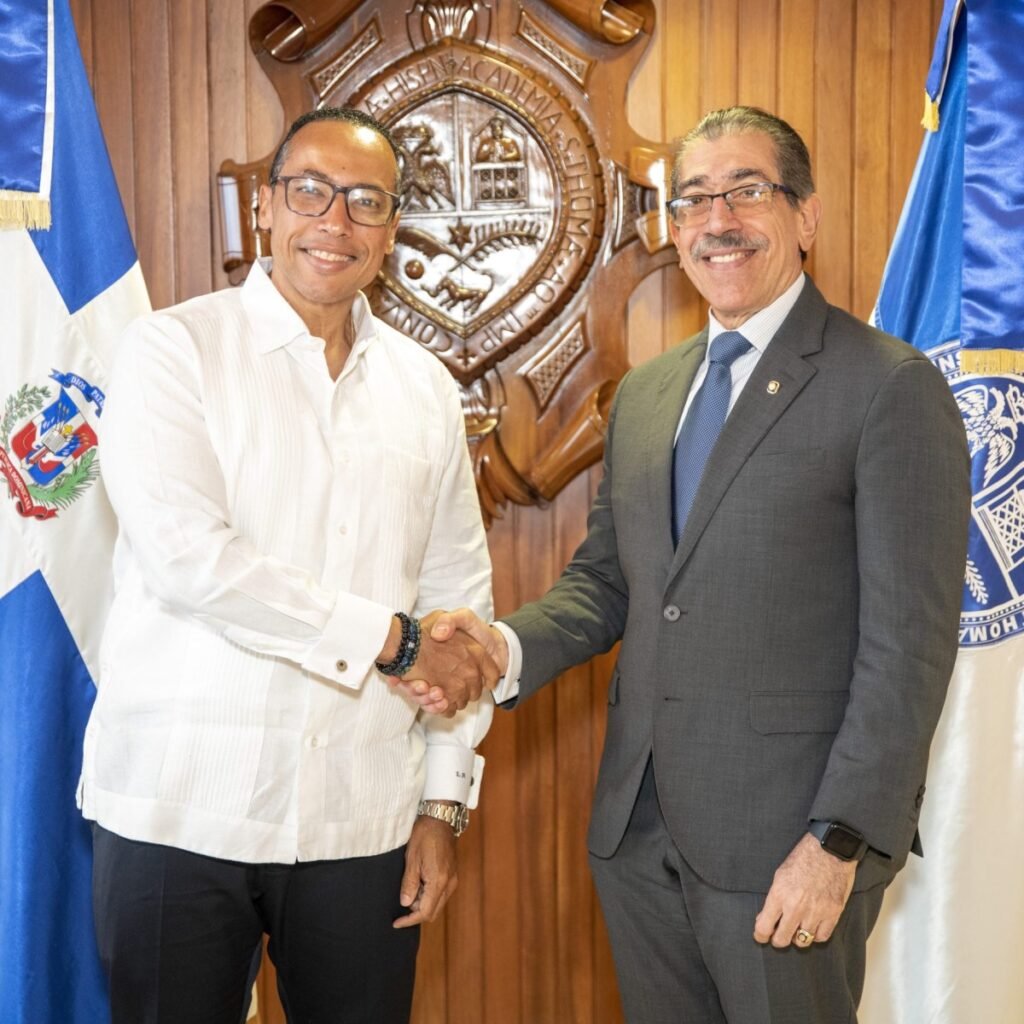 UASD y Pasaportes pactan oficinas biométricas en recintos universitarios