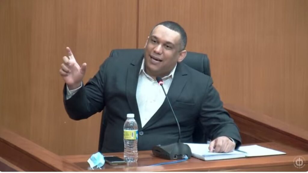 Caso Coral: tribunal levanta arresto domiciliario a Girón y reabre foco sobre un proceso que sigue poniendo a prueba la respuesta institucional