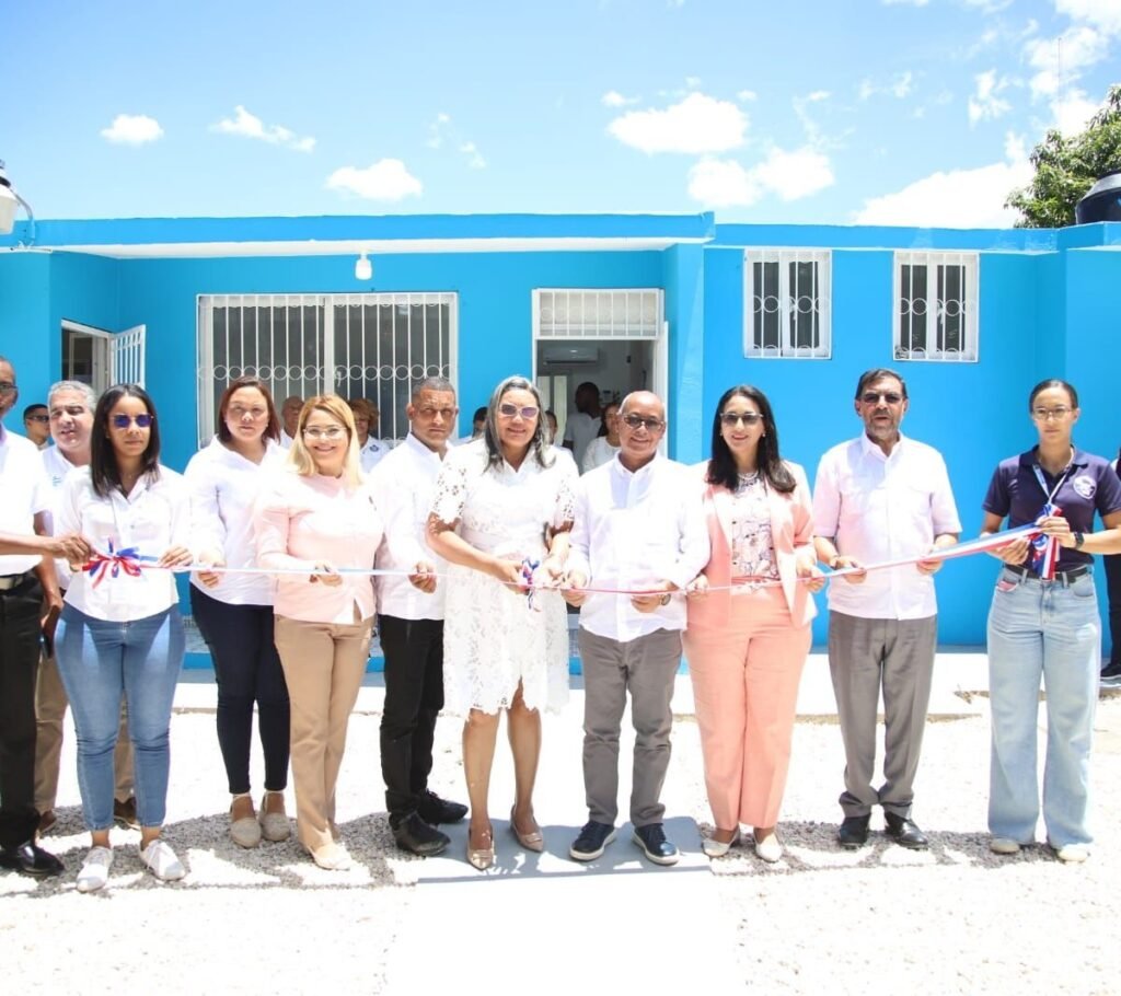 Reabren y equipan el CPN Las Charcas en Azua, con foco en la atención primaria
