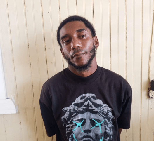 Detienen en Montecristi a Damián Herodis Castillo Despradel, buscado por un caso de presunto acoso sexual a una menor
