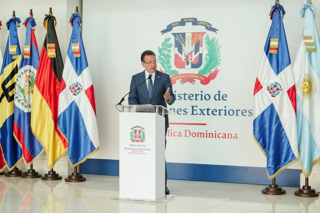 Bisonó inicia su gestión en Cancillería con promesa de modernizar Exteriores