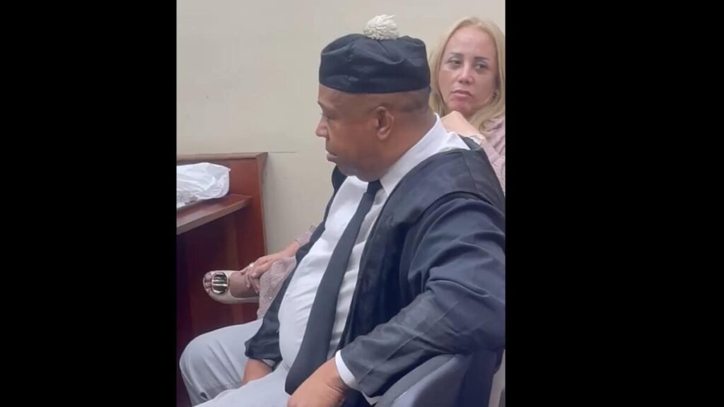 Tribunal impone medidas a la Tora y reaviva el choque judicial por difamación