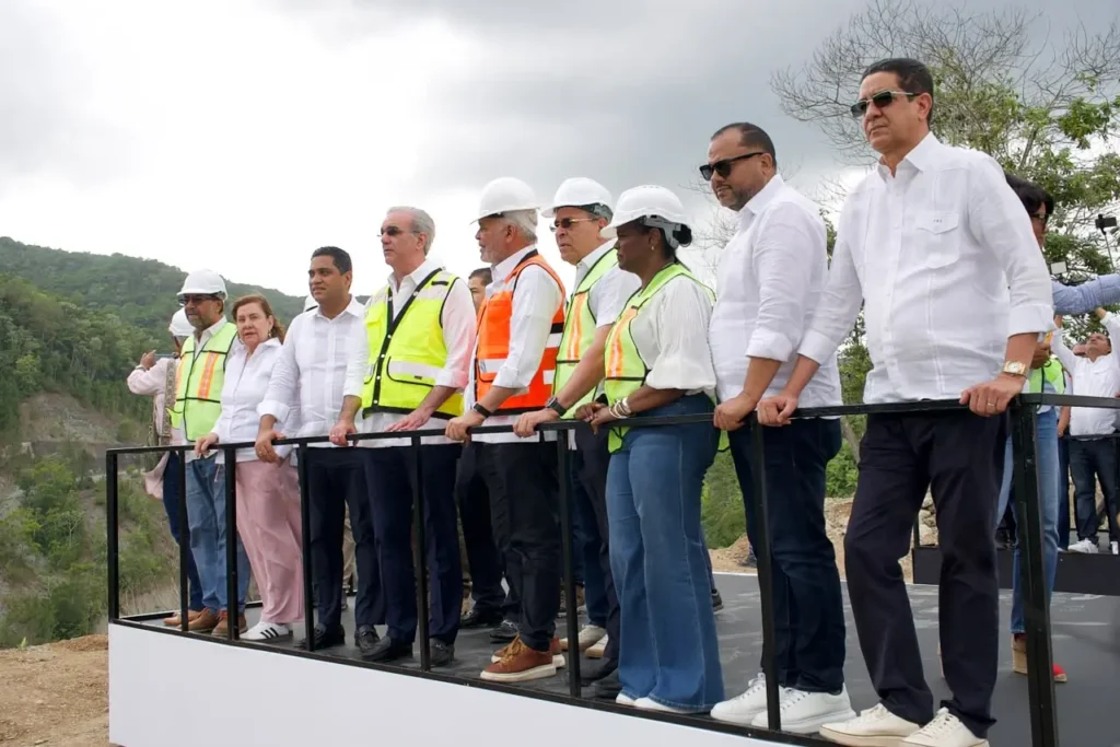 Abinader supervisa presa retomada tras más de 20 años de abandono y con presupuesto aún en actualización