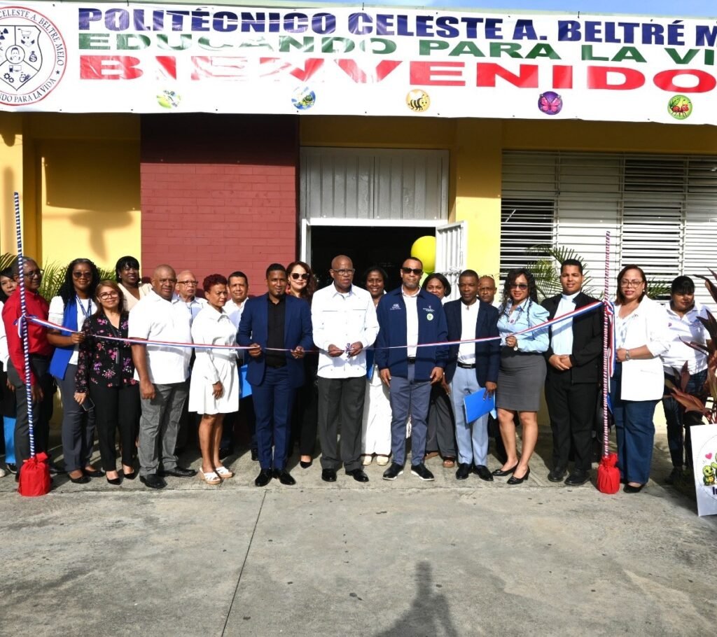Distrito 10-03 abre el año escolar con llamado a reforzar el apoyo familiar y el trabajo docente