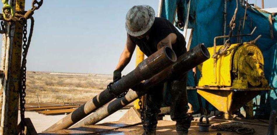 Petróleo sobre US$100 presiona el plan oficial y eleva la factura del subsidio en RD
