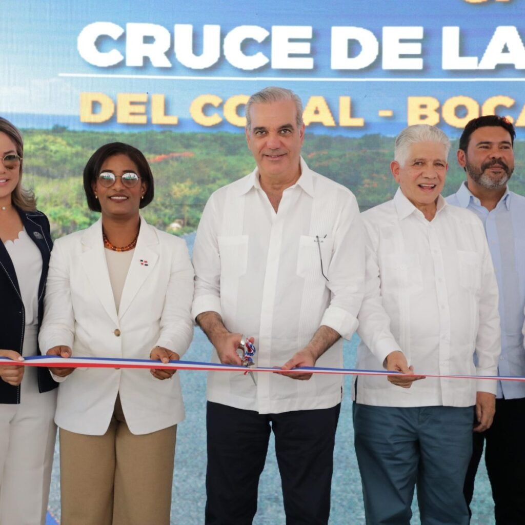 Abinader entrega la reconstrucción de la vía Cruce Autovía del Coral–Boca de Chavón tras más de 25 años de espera