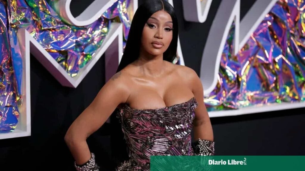 La visita de Cardi B a Santiago vuelve a poner el foco en la política del espectáculo frente a las prioridades reales