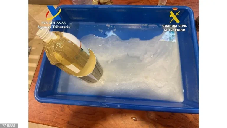 Cae en Valencia pasajero llegado desde Santo Domingo con 8,2 kilos de cocaína líquida ocultos en champú