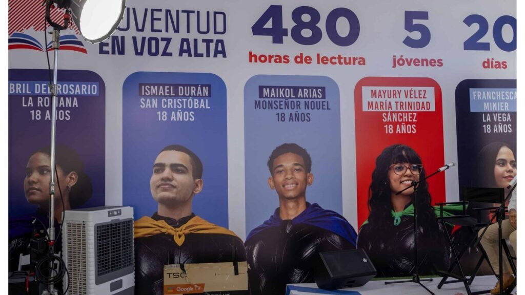 Dominicana intenta recuperar un récord de lectura con cinco jóvenes y 20 días de voz continua