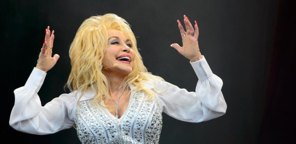 Nashville aprueba rebautizar su principal aeropuerto por Dolly Parton, pero aún sin nombre definido