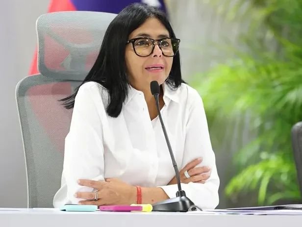 Delcy Rodríguez sale a blindar a empresario investigado en medio de un acuerdo petrolero de alto impacto