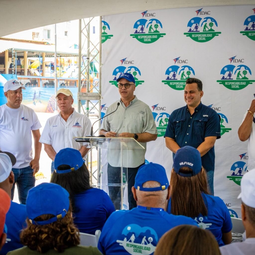 Limpieza del IDAC en Puerto Plata saca 3,458 libras de desechos y expone la magnitud del problema en el malecón