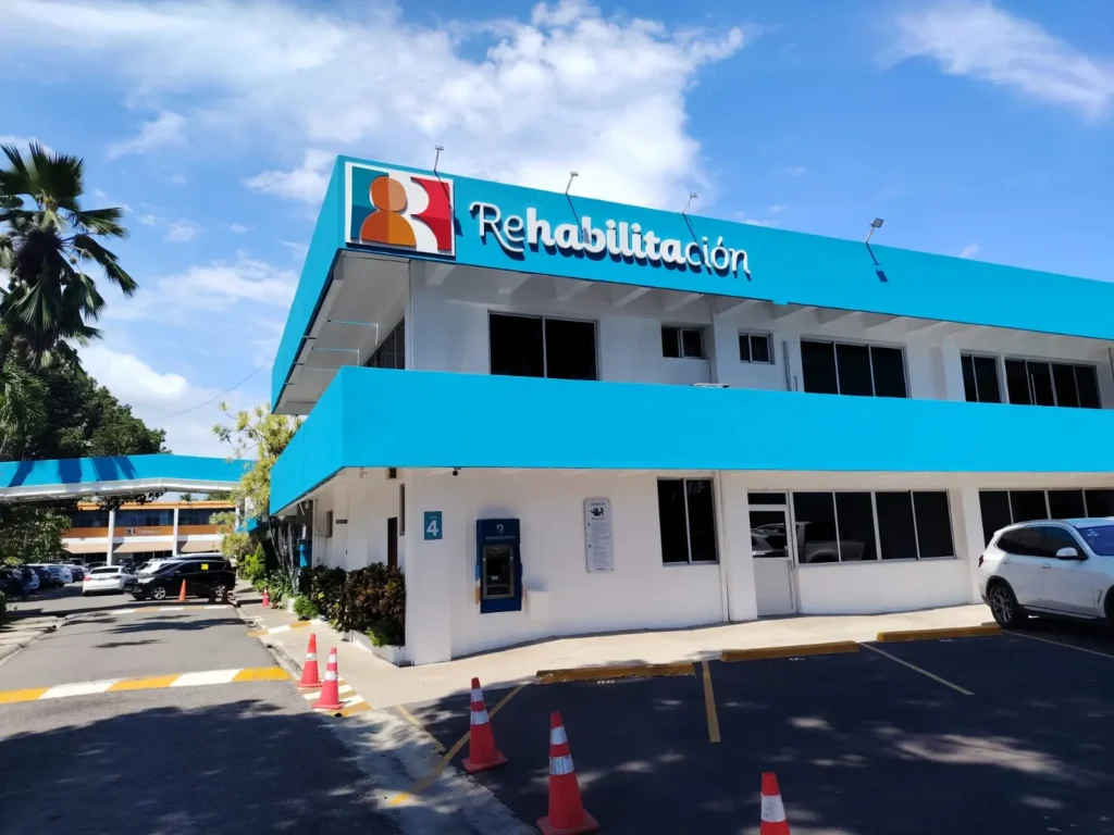 Rehabilitación limita al 10 % el ajuste de tarifas, pero el cambio vuelve a poner presión sobre pacientes sin seguro